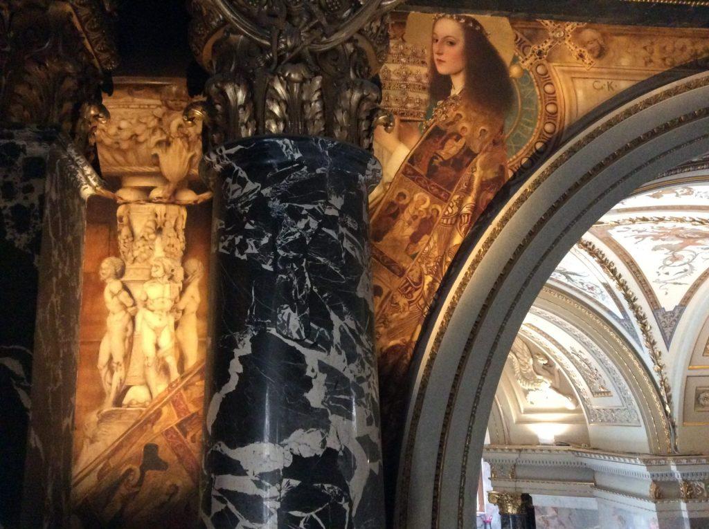 A fragments of Klimt's paintings in the interior of the Kunsthistorisches Museum. Photo: Art with me! e.U., 2018