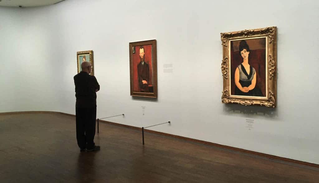 A viewer at the exhibition of Modigliani in the Albertina Gallery. Photo: Julia Abramova, 2021