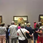 Экскурсионная группа перед картиная Брейгеля